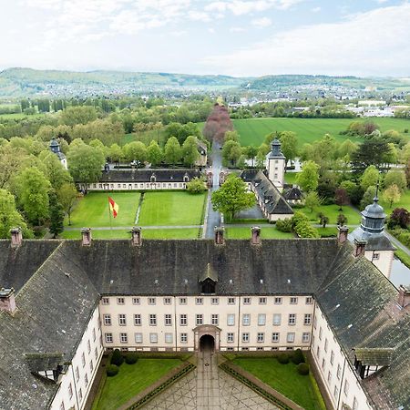 Luxus Wohnen Im Schloss Corvey Fuer 1-6 Gaeste Im Unesco Weltkulturerbe Hoexter Weserbergland Free W-Lan Parken Netflix Fuer Familien Paare Und Geschaeftsreisende Inkl Handtuecher Seife Nintendo Switch Uvm Eksteriør bilde